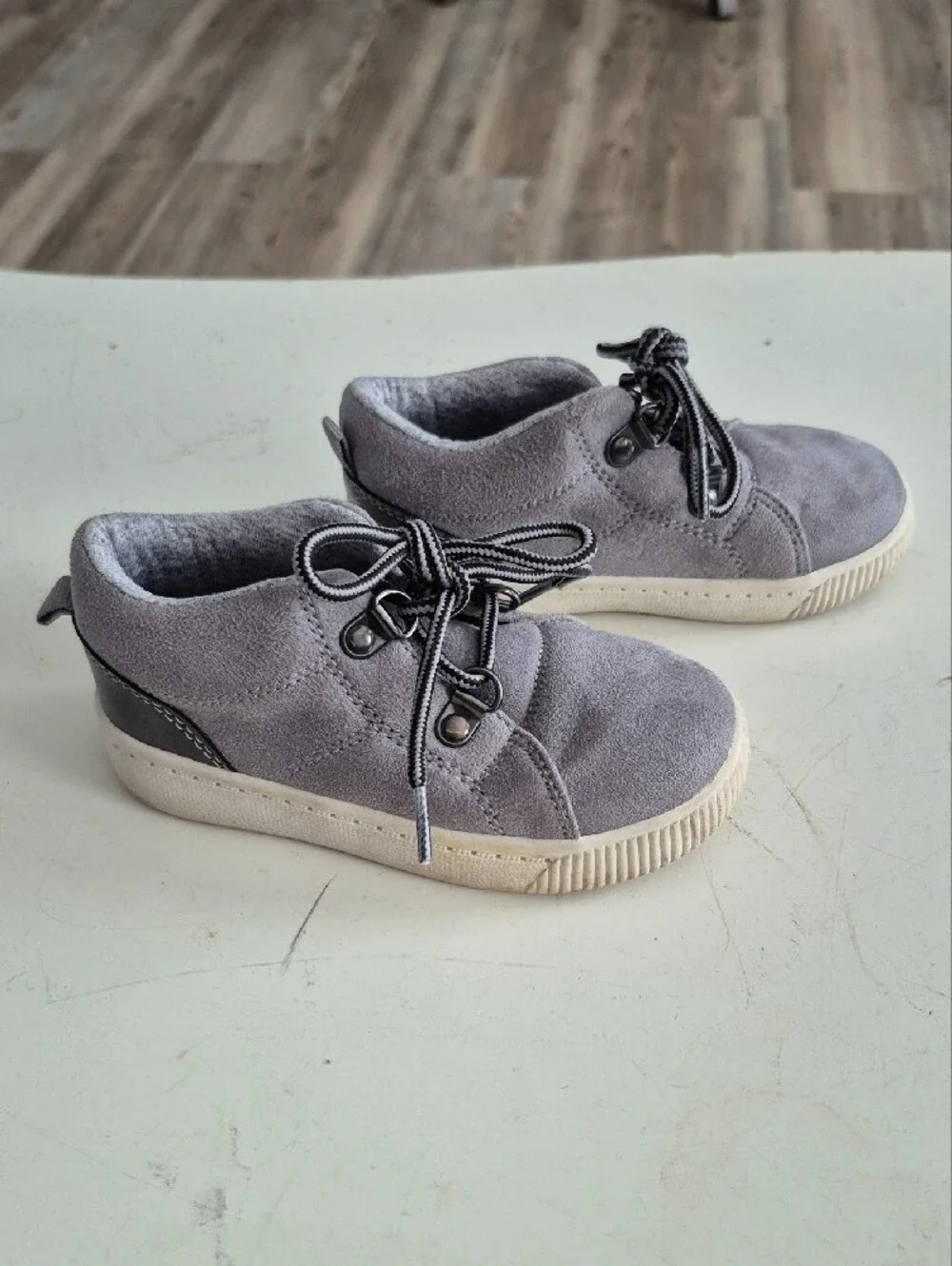 Carter's Grey Suede Kids Boys Lace-Up Closure Sneakers Rubber Sole Size 8